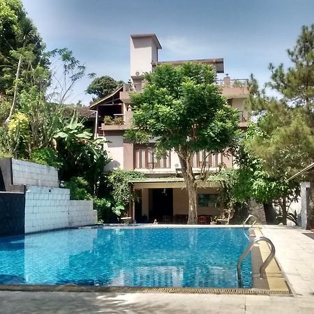 La Oma Hotel Лембанг Екстериор снимка