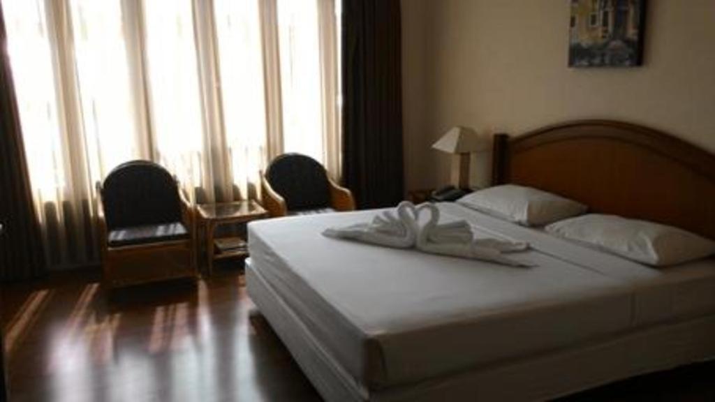La Oma Hotel Лембанг Екстериор снимка