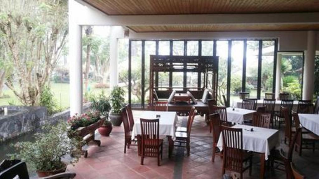 La Oma Hotel Лембанг Екстериор снимка