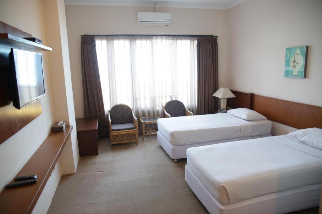 La Oma Hotel Лембанг Екстериор снимка