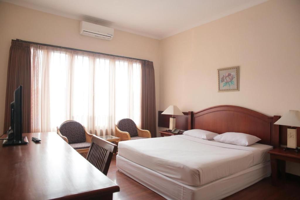 La Oma Hotel Лембанг Екстериор снимка