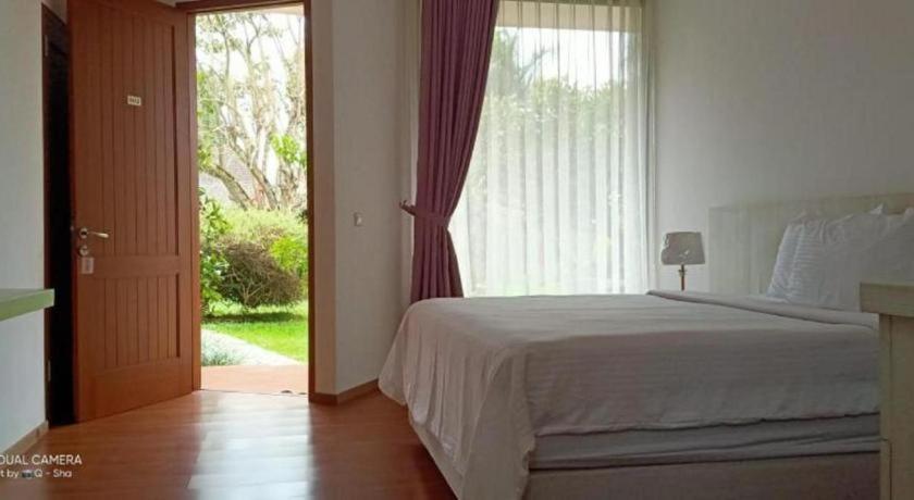 La Oma Hotel Лембанг Екстериор снимка