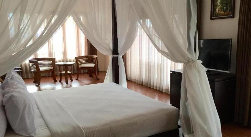 La Oma Hotel Лембанг Екстериор снимка